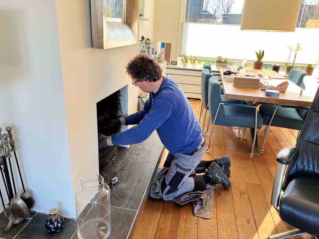 Schouwveger Alkmaar kleed schoorsteenreiniger Schouwveger Alkmaar kleed schoorsteenreiniger